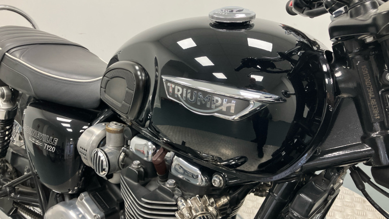 Triumph Bonneville T120 Jet Black